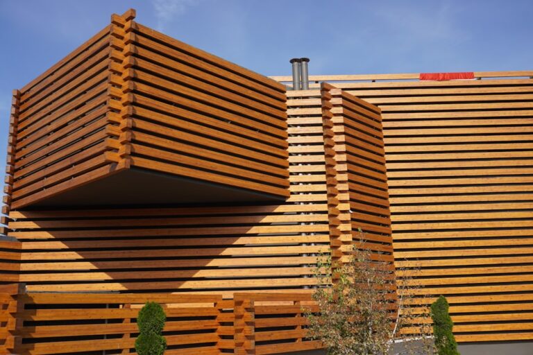 Edificio Moderno De Madeira Com Ripas Horizontais j6Od45xRlVg