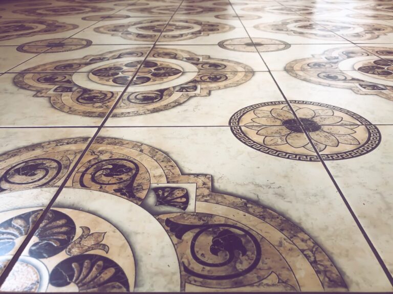 Azulejos Florais Castanhos E Beges NUNCMVc6Bwg