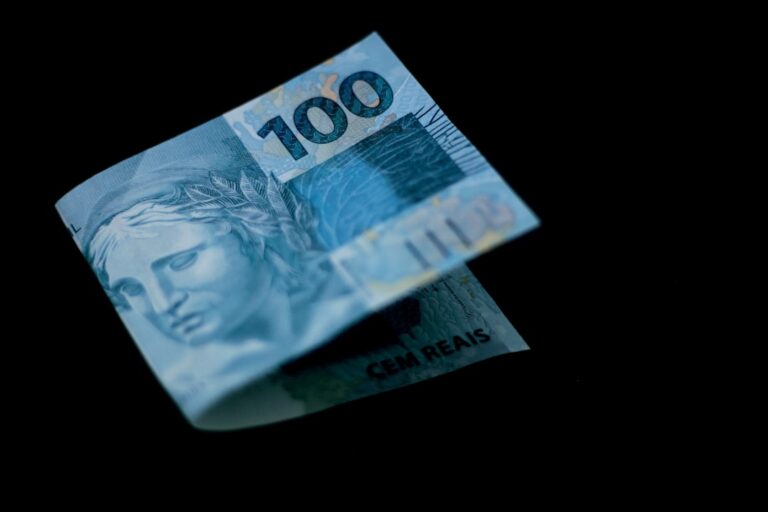 Um Close Acima De Uma Nota De Cem Euros ZCGWquRCaG0