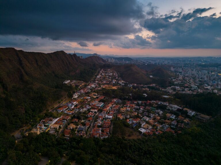 Stunning dusk aerial view of Belo Horizonte, Brazil showcasing mountains and cityscape.